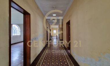 OPORTUNIDAD ÚNICA EN EL CORAZÓN DE PUEBLA: CASA EN VENTA PARA DESARROLLAR