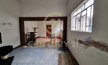 OPORTUNIDAD ÚNICA EN EL CORAZÓN DE PUEBLA: CASA EN VENTA PARA DESARROLLAR