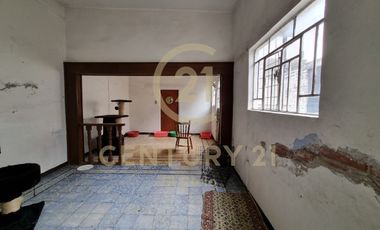 OPORTUNIDAD ÚNICA EN EL CORAZÓN DE PUEBLA: CASA EN VENTA PARA DESARROLLAR