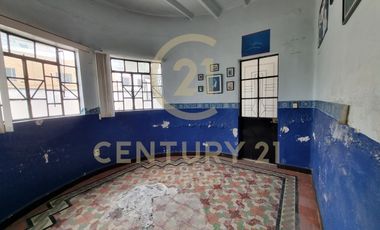 OPORTUNIDAD ÚNICA EN EL CORAZÓN DE PUEBLA: CASA EN VENTA PARA DESARROLLAR