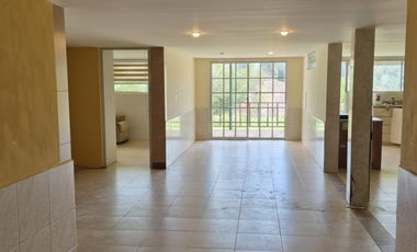 ???? ¡ÚLTIMA OPORTUNIDAD! Departamento RENTA con patio a solo 3 min del Rancho San Francisco – Cumbayá