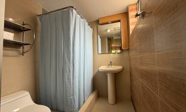 ???? ¡ÚLTIMA OPORTUNIDAD! Departamento RENTA con patio a solo 3 min del Rancho San Francisco – Cumbayá