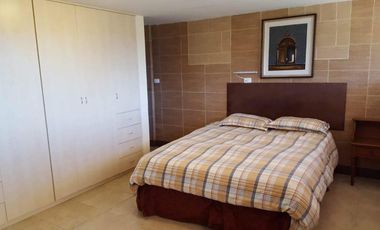 ???? ¡ÚLTIMA OPORTUNIDAD! Departamento RENTA con patio a solo 3 min del Rancho San Francisco – Cumbayá