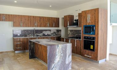 Casa Toscana en Venta en Nadira, Conkal