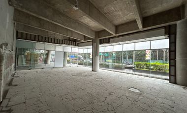 Excelente local comercial 155.70 M2 con vista a avenida principal