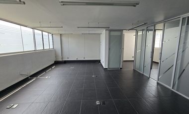 OFICINA EN VENTA A PASOS DEL PARQUE LINCOLN.