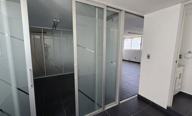 OFICINA EN VENTA A PASOS DEL PARQUE LINCOLN.