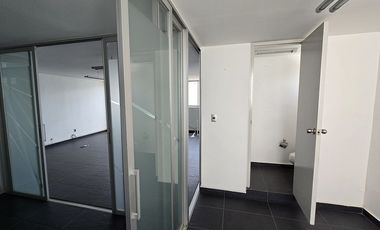 OFICINA EN VENTA A PASOS DEL PARQUE LINCOLN.
