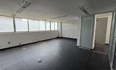 OFICINA EN VENTA A PASOS DEL PARQUE LINCOLN.