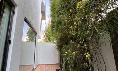 Moderna casa en Rancho San Juan