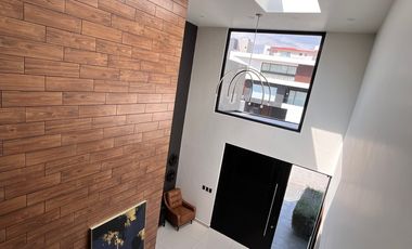 Moderna casa en Rancho San Juan