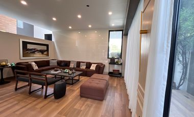 Moderna casa en Rancho San Juan