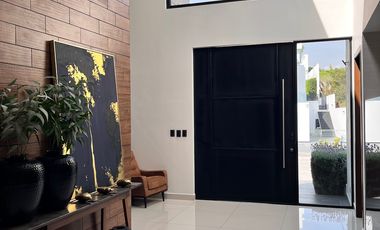 Moderna casa en Rancho San Juan