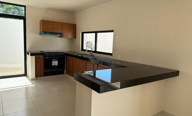 Casa de 3 Recamaras Dentro de Privada Manantiales de Mayab