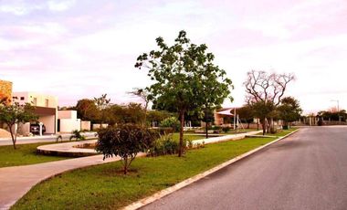 CASA EN VENTA MERIDA, PRIVADA JARDINES DE LA REJOYADA, ENTREGA INMEDIATA.