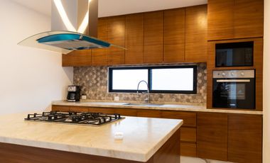 CASA EN VENTA MERIDA, PRIVADA JARDINES DE LA REJOYADA, ENTREGA INMEDIATA.