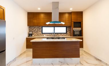 CASA EN VENTA MERIDA, PRIVADA JARDINES DE LA REJOYADA, ENTREGA INMEDIATA.