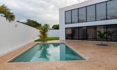 CASA EN VENTA MERIDA, PRIVADA JARDINES DE LA REJOYADA, ENTREGA INMEDIATA.