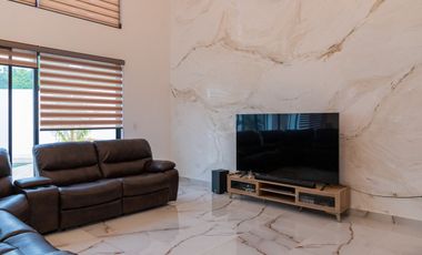 CASA EN VENTA MERIDA, PRIVADA JARDINES DE LA REJOYADA, ENTREGA INMEDIATA.