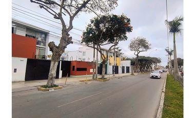 CHORRILLOS CASA EN VENTA en Condominio Privado