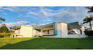 VENTA DE HERMOSA CASA CAMPESTRE SECTOR LA CASONA VIA ARMENIA-PEREIRA