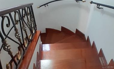Vendo Casa en Sabaneta zona colegio el Carmelo (S)