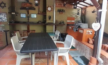 Vendo Casa en Sabaneta zona colegio el Carmelo (S)