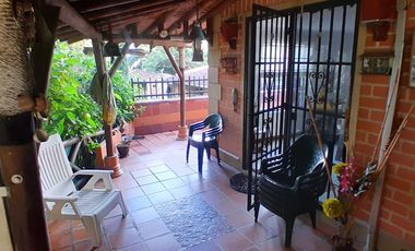 Vendo Casa en Sabaneta zona colegio el Carmelo (S)