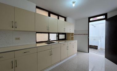 Se Vende Departamento Triplex en Chorrillos con 2 estacionamientos