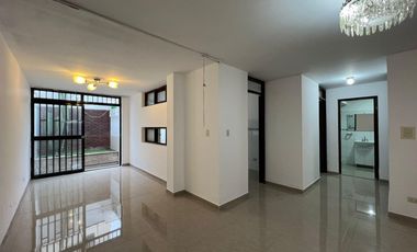 Se Vende Departamento Triplex en Chorrillos con 2 estacionamientos