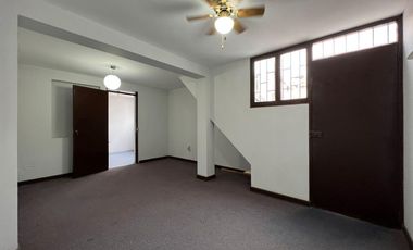 Se Vende Departamento Triplex en Chorrillos con 2 estacionamientos