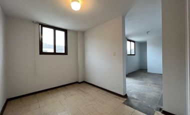 Se Vende Departamento Triplex en Chorrillos con 2 estacionamientos