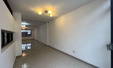 Se Vende Departamento Triplex en Chorrillos con 2 estacionamientos