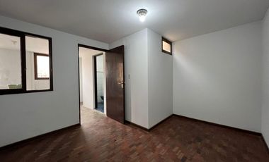 Se Vende Departamento Triplex en Chorrillos con 2 estacionamientos