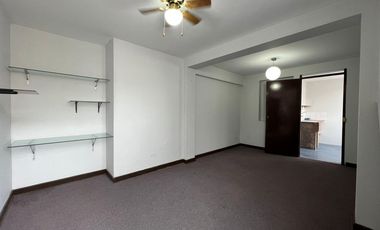 Se Vende Departamento Triplex en Chorrillos con 2 estacionamientos