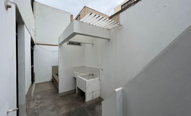 Se Vende Departamento Triplex en Chorrillos con 2 estacionamientos