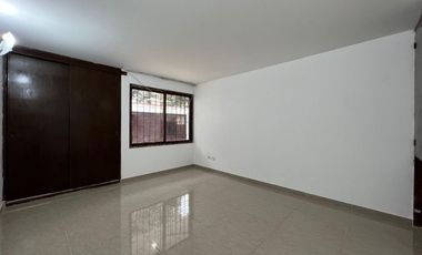 Se Vende Departamento Triplex en Chorrillos con 2 estacionamientos