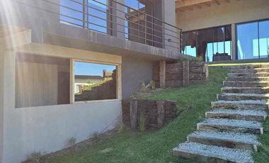 VENTA CASA SENDEROS IV COSTA ESMERALDA 5 AMBIENTES