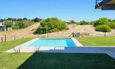 VENTA CASA SENDEROS IV COSTA ESMERALDA 5 AMBIENTES