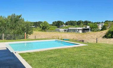 VENTA CASA SENDEROS IV COSTA ESMERALDA 5 AMBIENTES