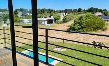 VENTA CASA SENDEROS IV COSTA ESMERALDA 5 AMBIENTES