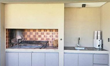 VENTA CASA SENDEROS IV COSTA ESMERALDA 5 AMBIENTES