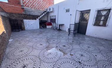 ALQUILER PH 3 AMBIENTES 2 PATIOS. 1 TZA. R. ESC