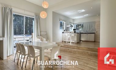 Casa en venta c/ cochera en Mar de las Pampas