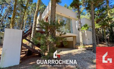 Casa en venta c/ cochera en Mar de las Pampas