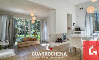 Casa en venta c/ cochera en Mar de las Pampas