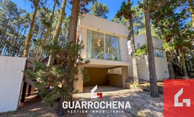 Casa en venta c/ cochera en Mar de las Pampas