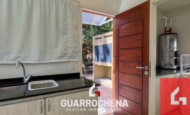 Casa en venta c/ cochera en Mar de las Pampas