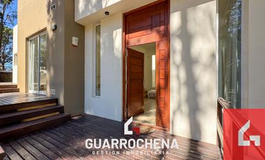 Casa en venta c/ cochera en Mar de las Pampas