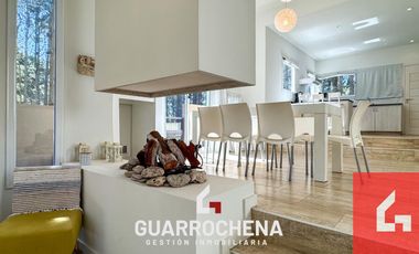 Casa en venta c/ cochera en Mar de las Pampas